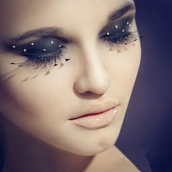 Triangle Tipped Feather Eyelashes - Black