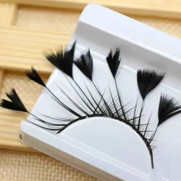 Triangle Tipped Feather Eyelashes - Black